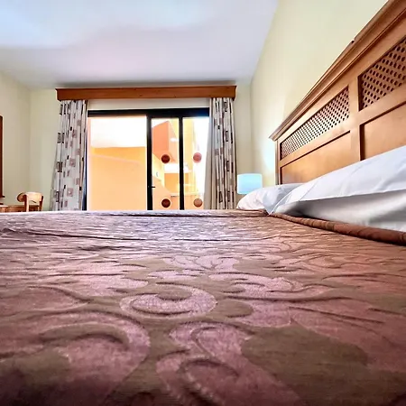 Studio By The Sea, Heated Pool, Wifi And Great View * San Miguel de Abona