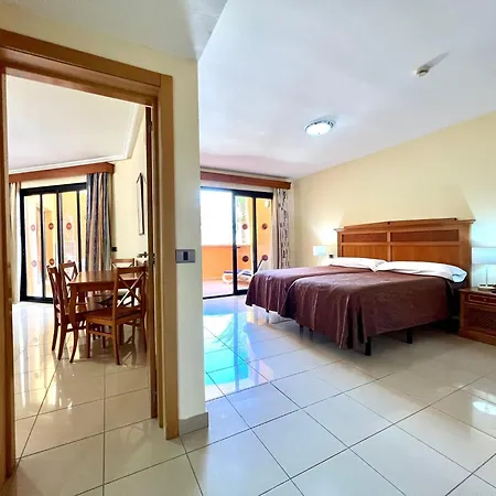 Studio By The Sea, Heated Pool, Wifi And Great View